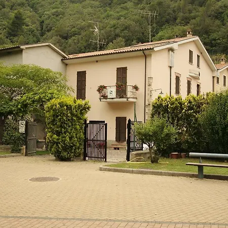 Il Casolare Della Cascata 3* テルニ